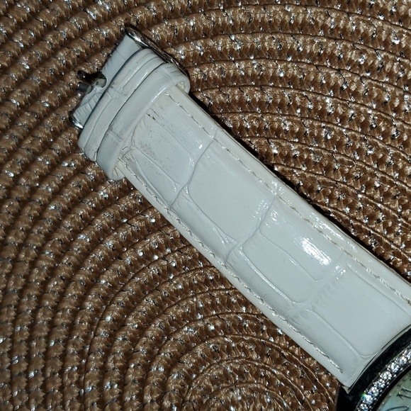 Women's watch - Picture 2 of 9